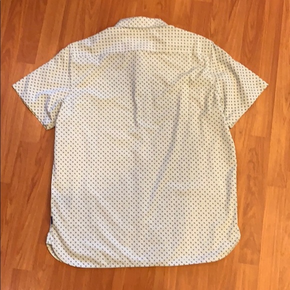 80% polyester 20% cotton button down shirt - Picture 4 of 4